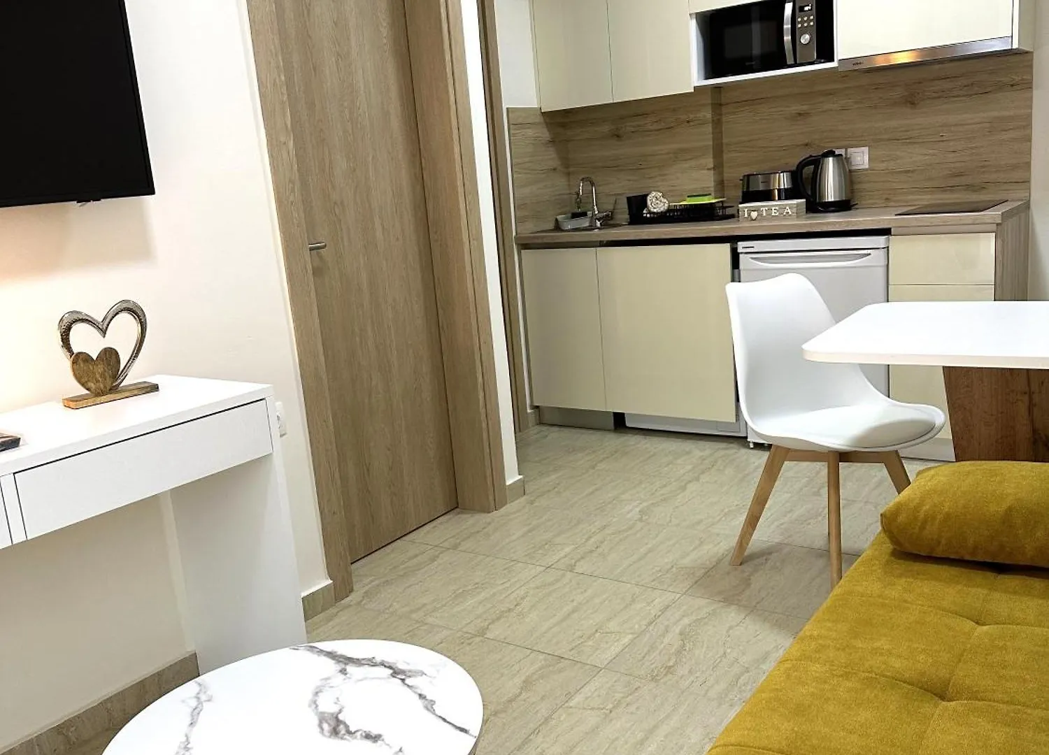 Aparthotel Navarino Luxe Suites Peraía Griechenland