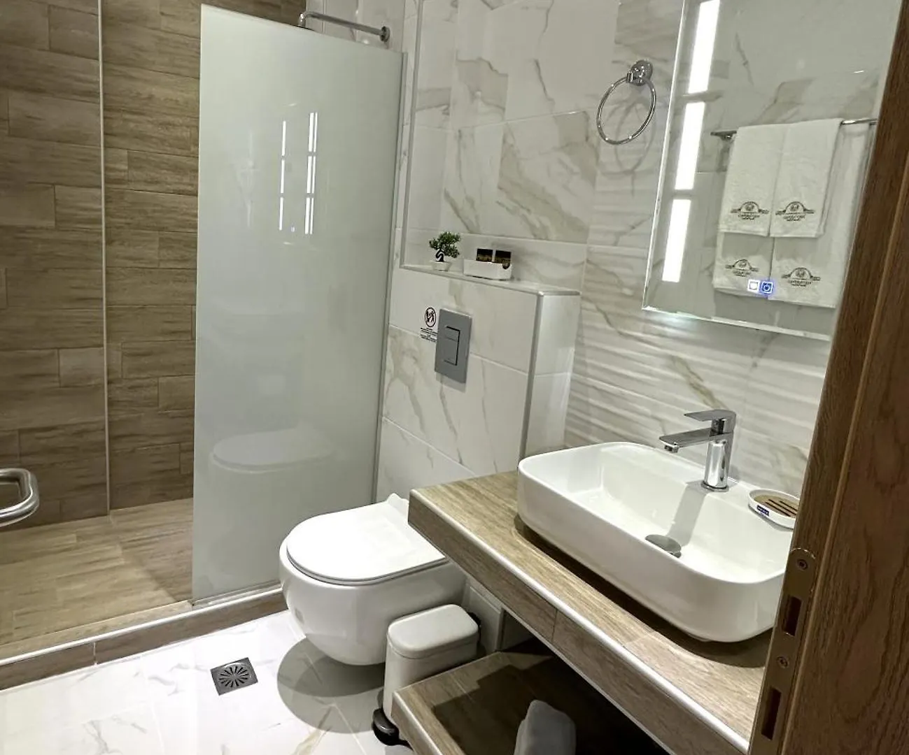 Navarino Luxe Suites Peraía Aparthotel