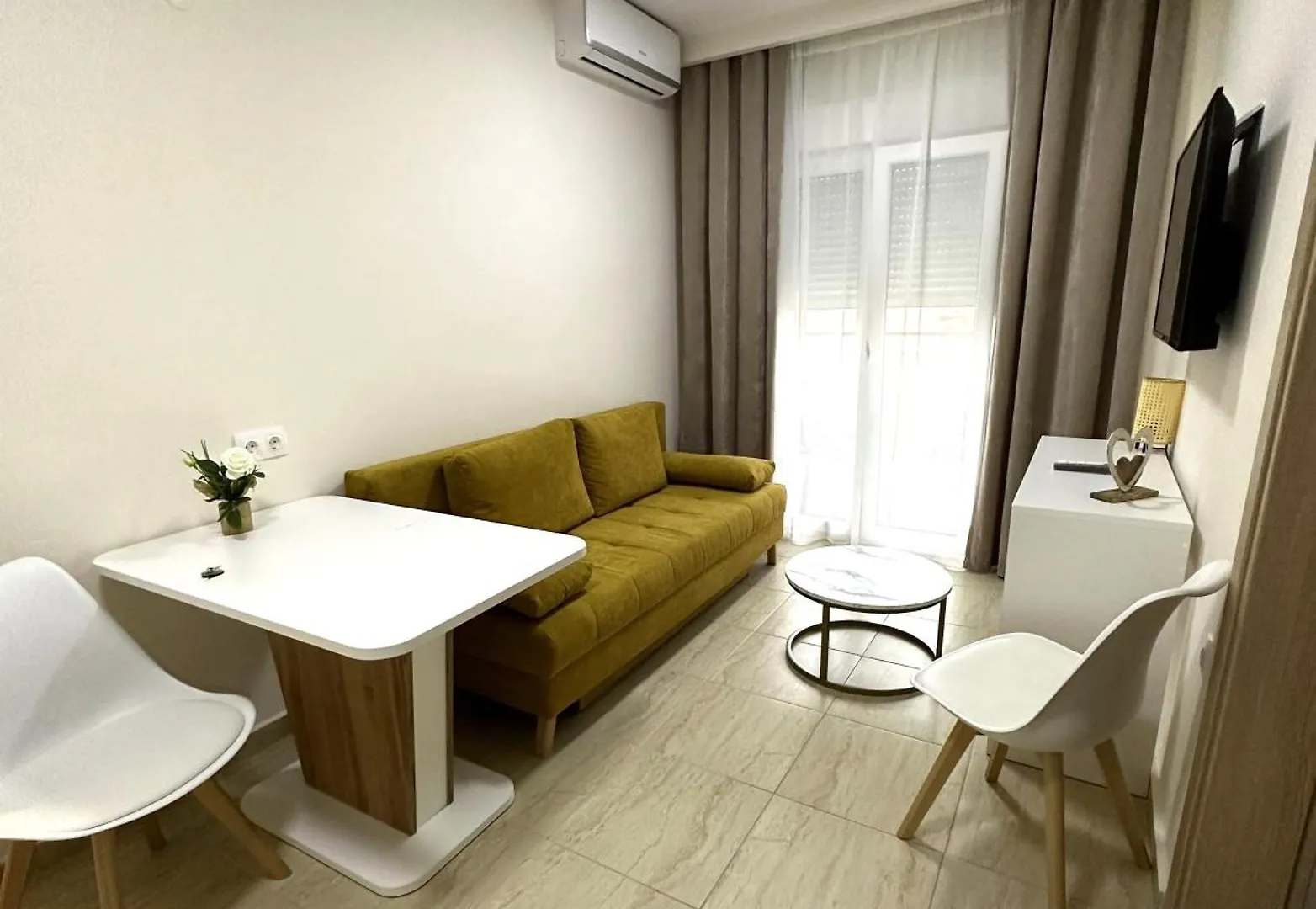 Navarino Luxe Suites Peraía