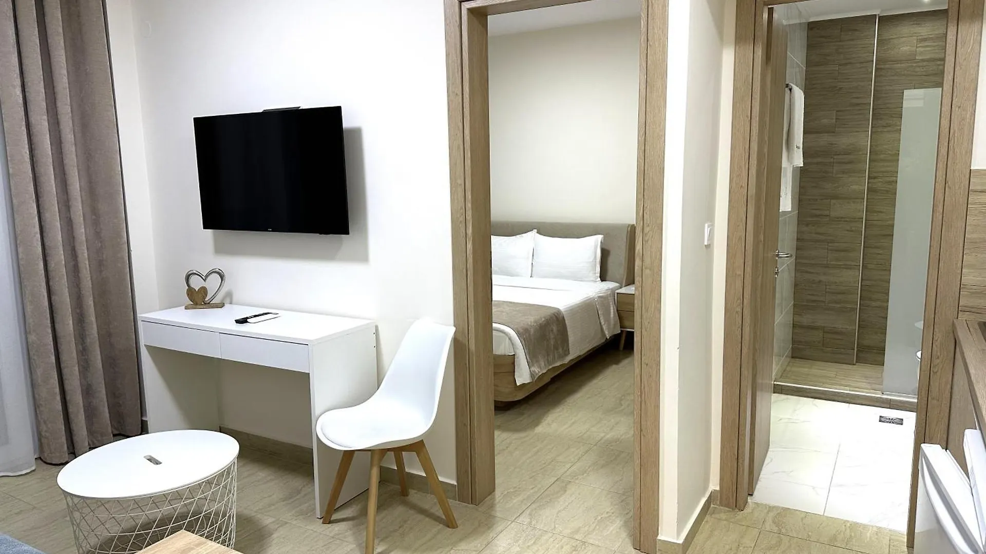 Navarino Luxe Suites Peraía Aparthotel