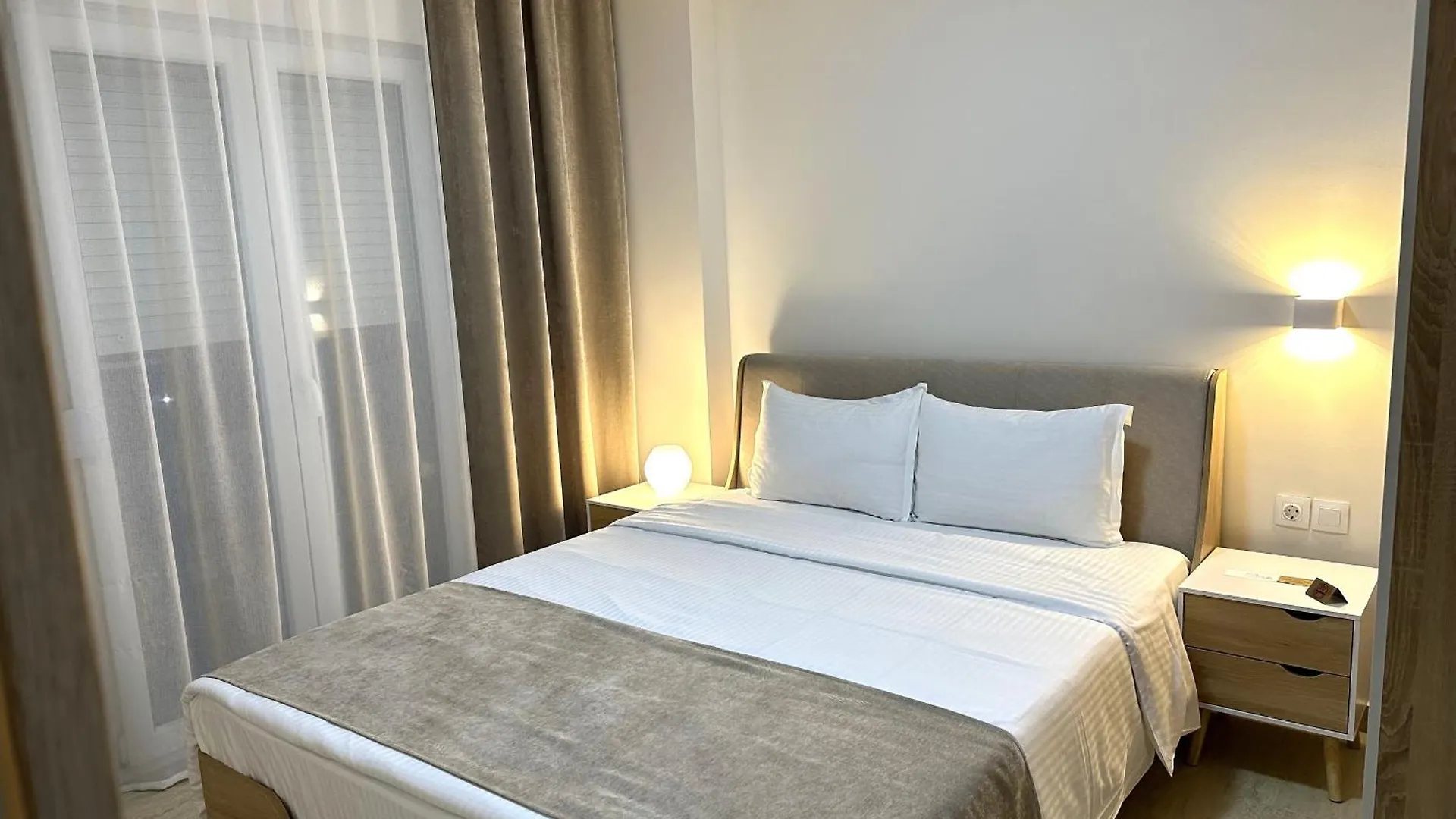 Navarino Luxe Suites Peraía Aparthotel