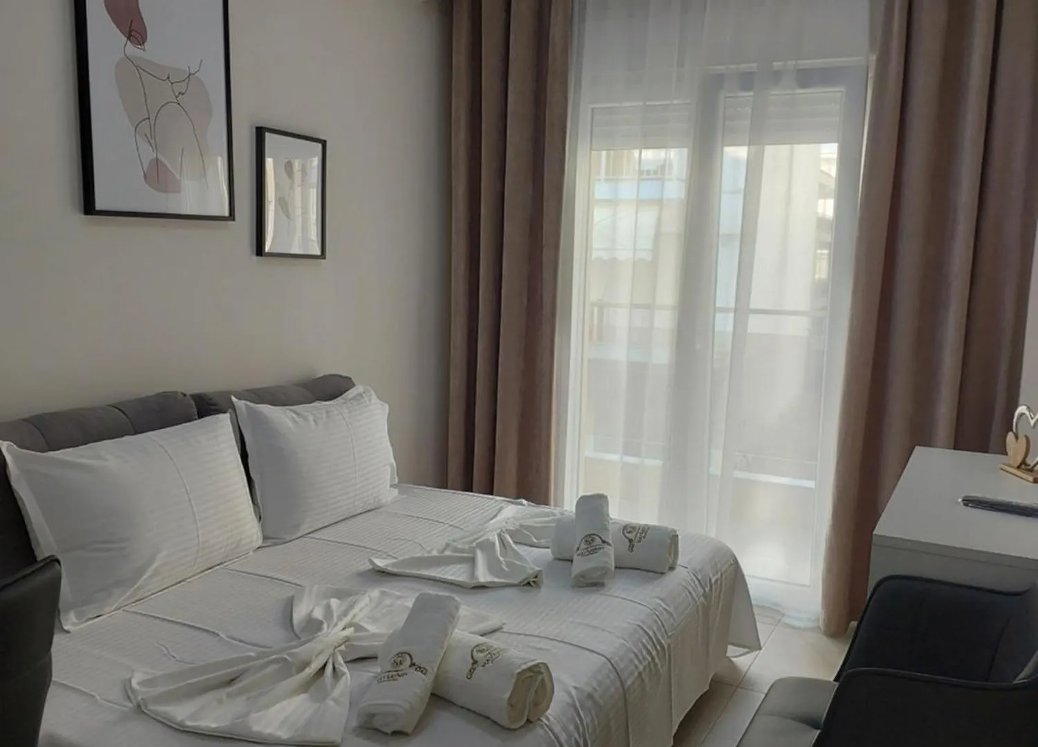 Aparthotel Navarino Luxe Suites Peraía Griechenland