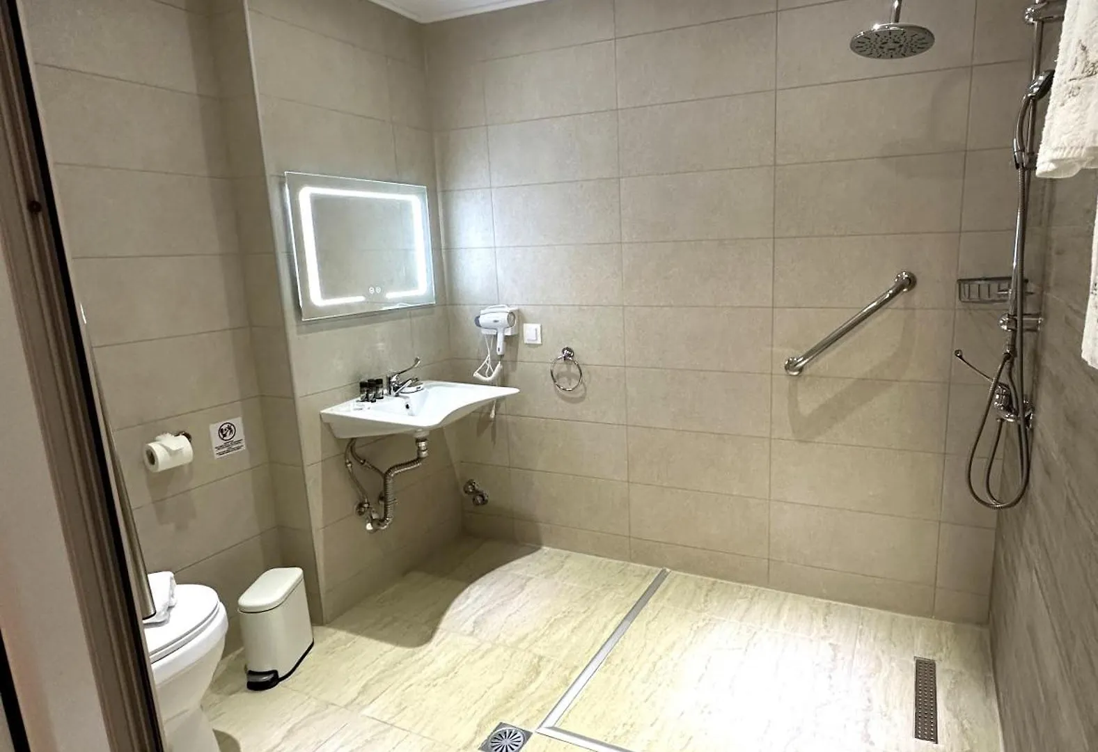 Navarino Luxe Suites Peraía Aparthotel