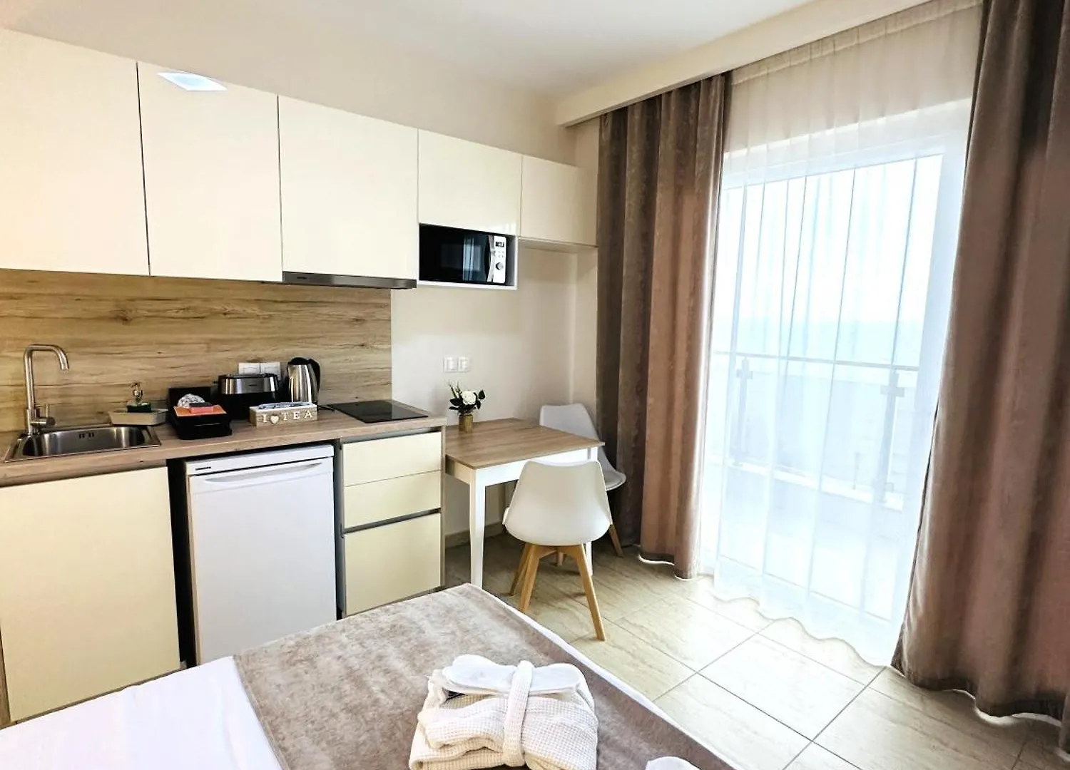 Aparthotel Navarino Luxe Suites Peraía