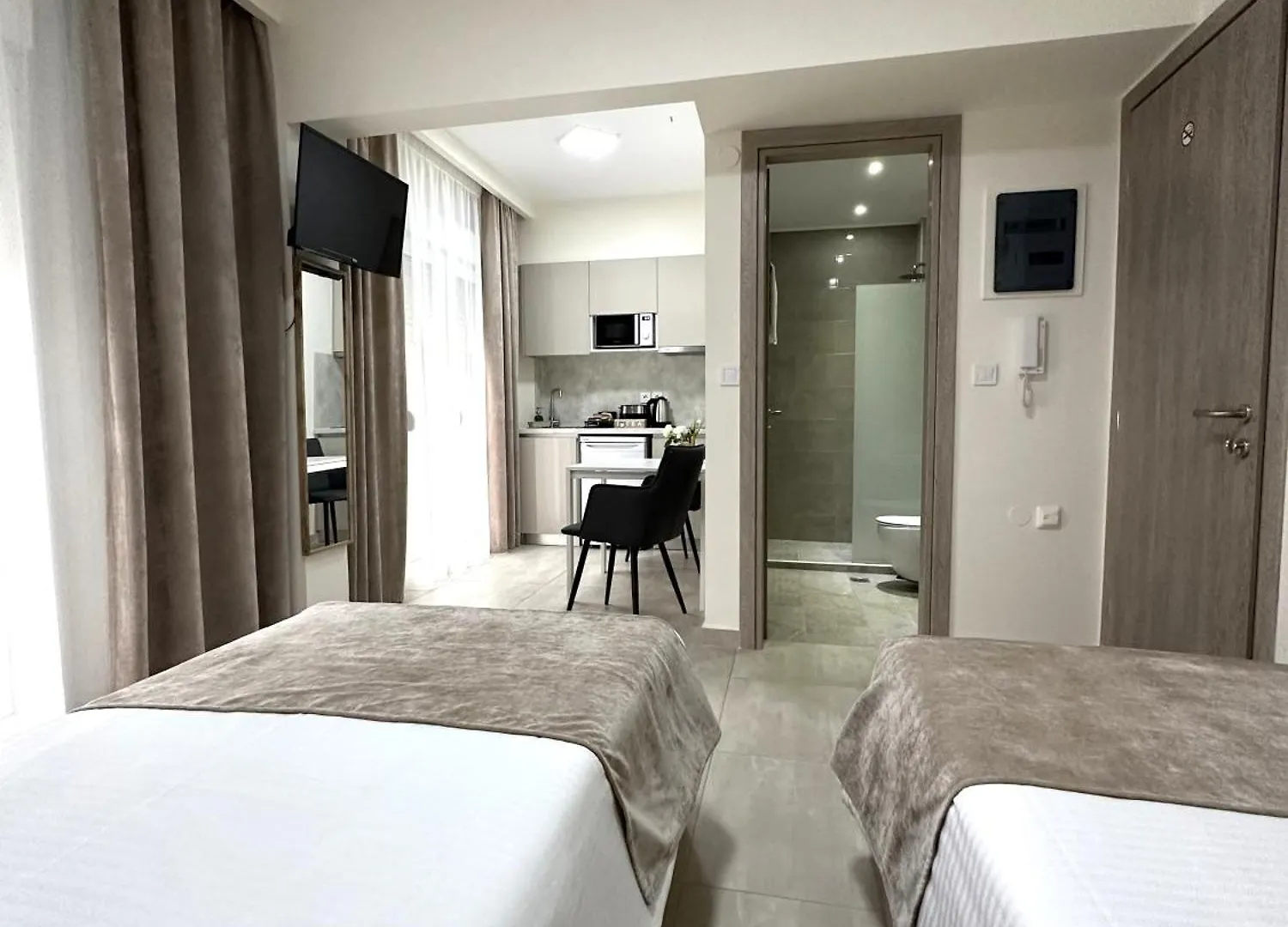 Navarino Luxe Suites Peraía
