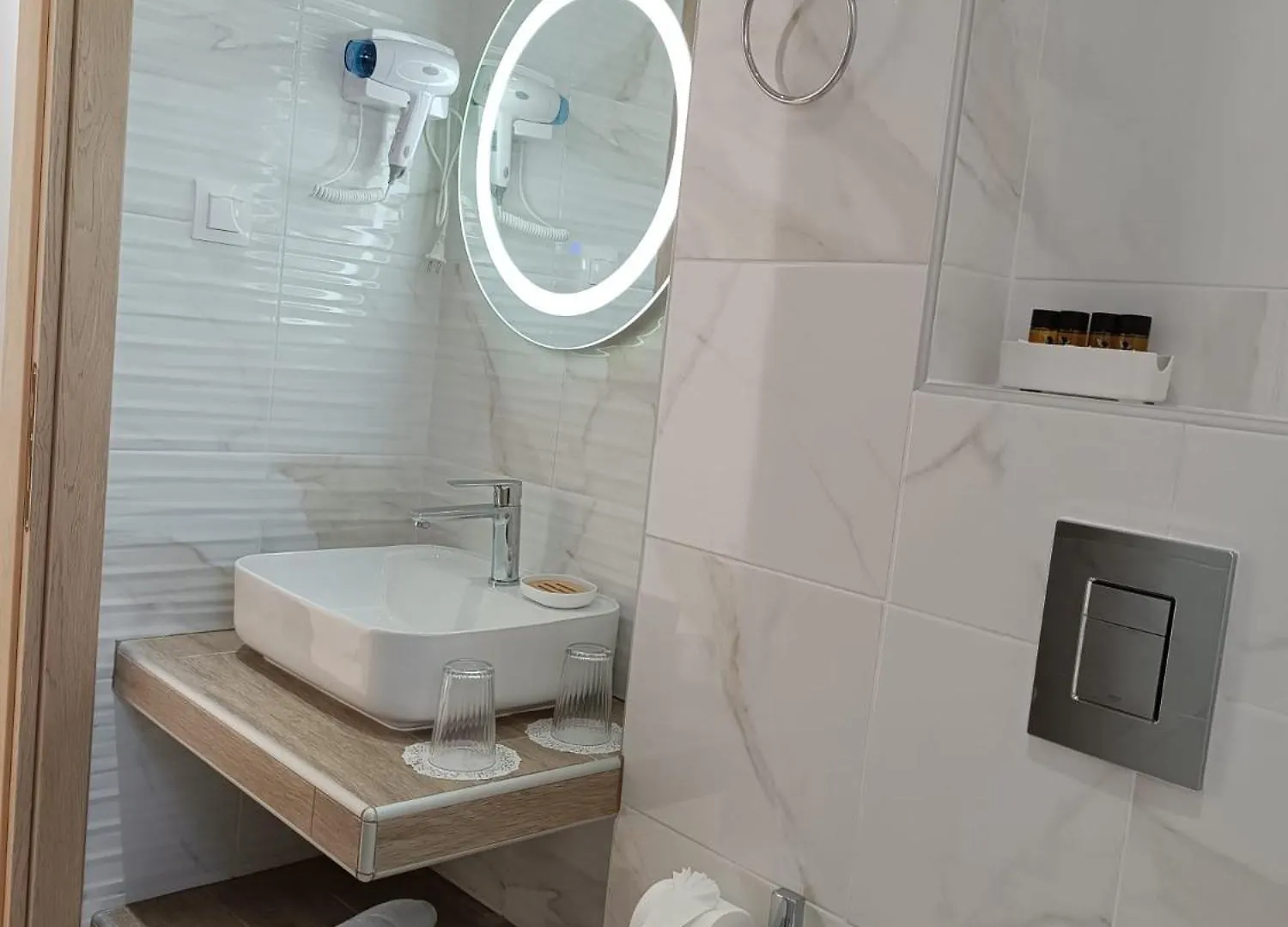 Aparthotel Navarino Luxe Suites Peraía Griechenland