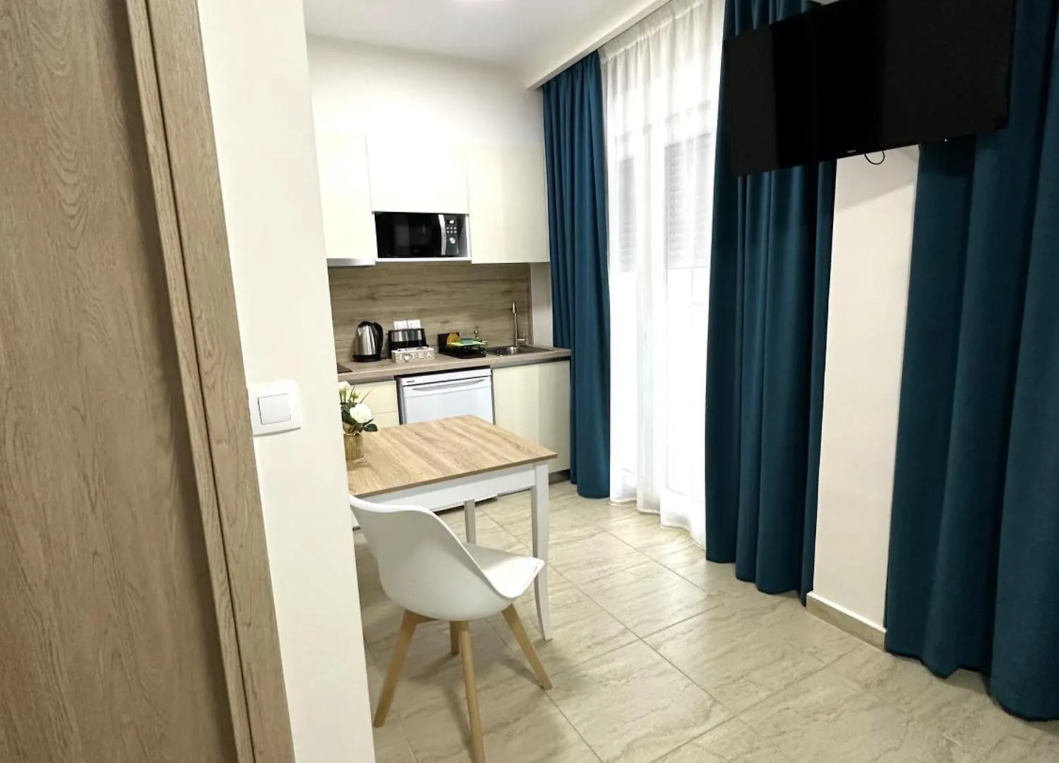Navarino Luxe Suites Peraía Aparthotel