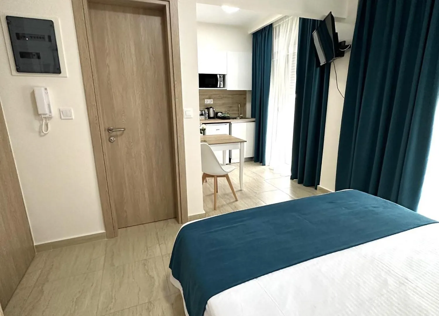 Navarino Luxe Suites Peraía Aparthotel