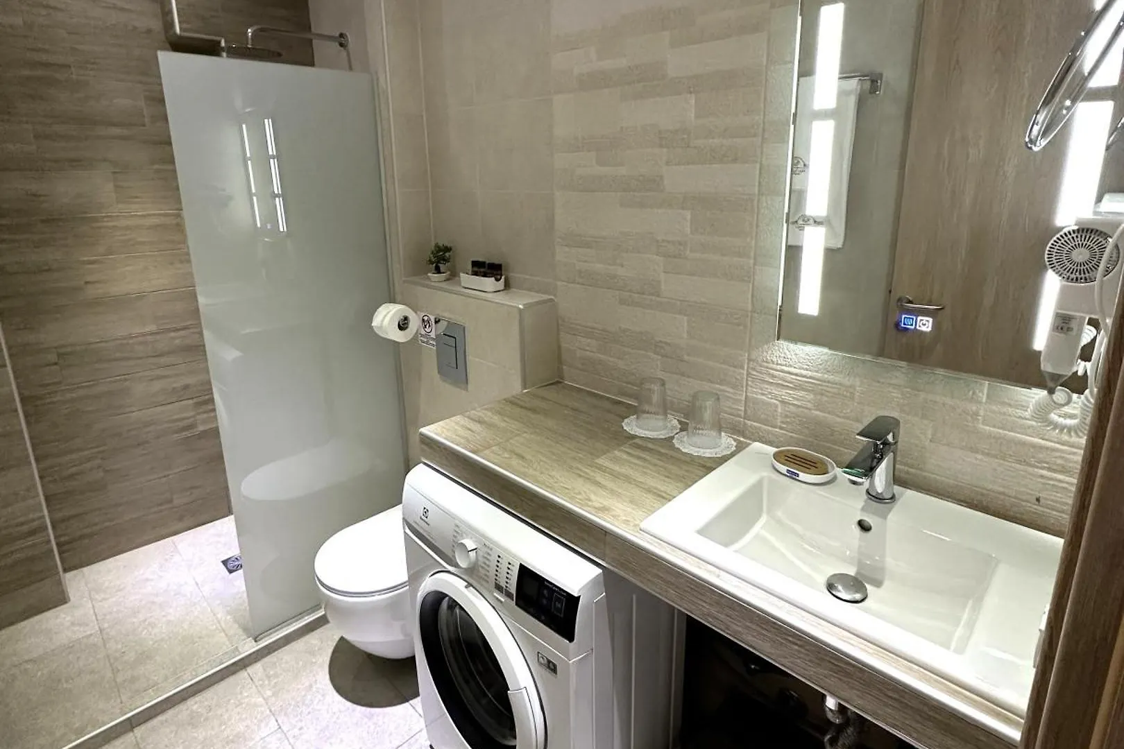 Aparthotel Navarino Luxe Suites Peraía Griechenland