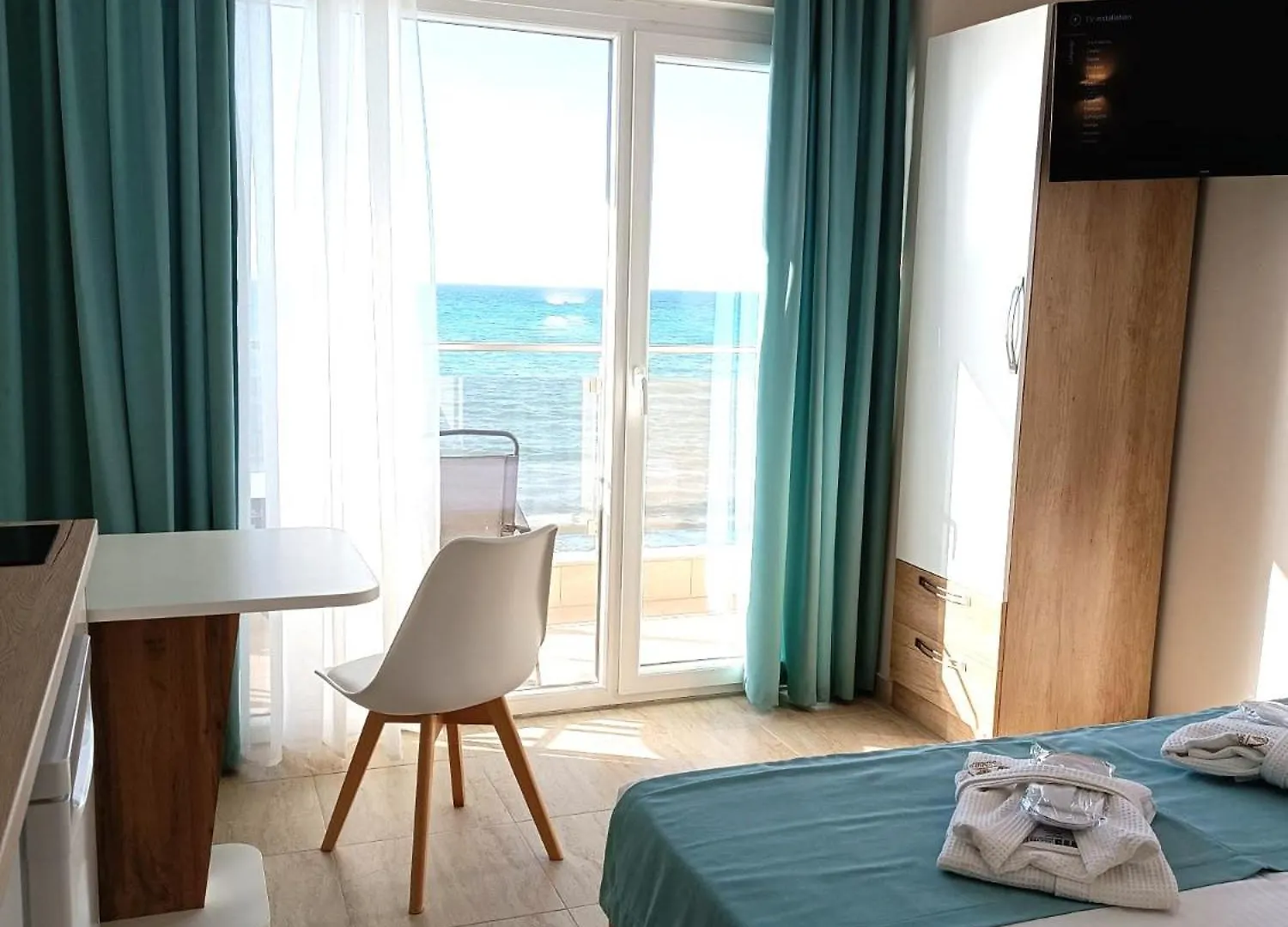 Navarino Luxe Suites Peraía