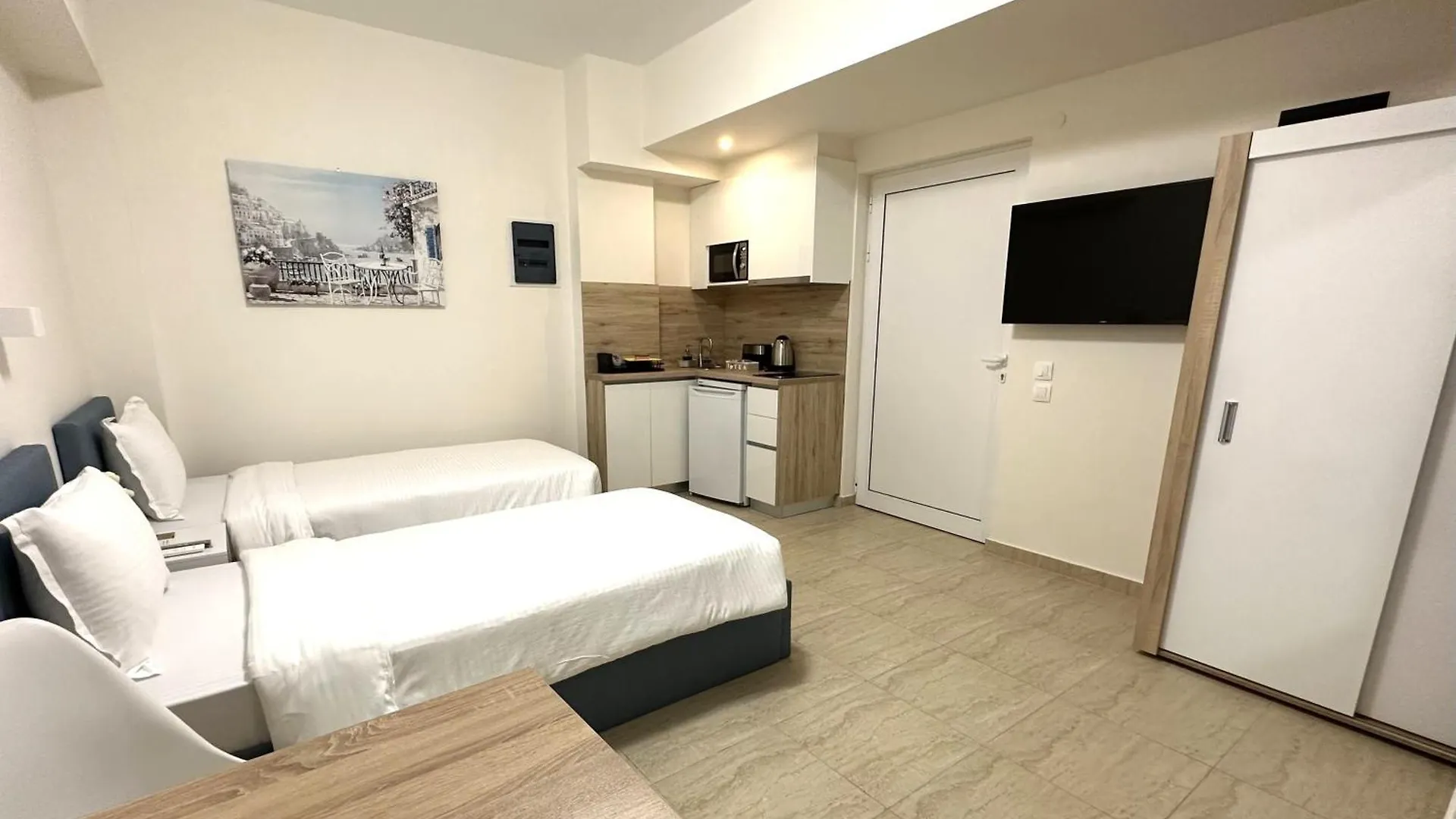 Navarino Luxe Suites Peraía