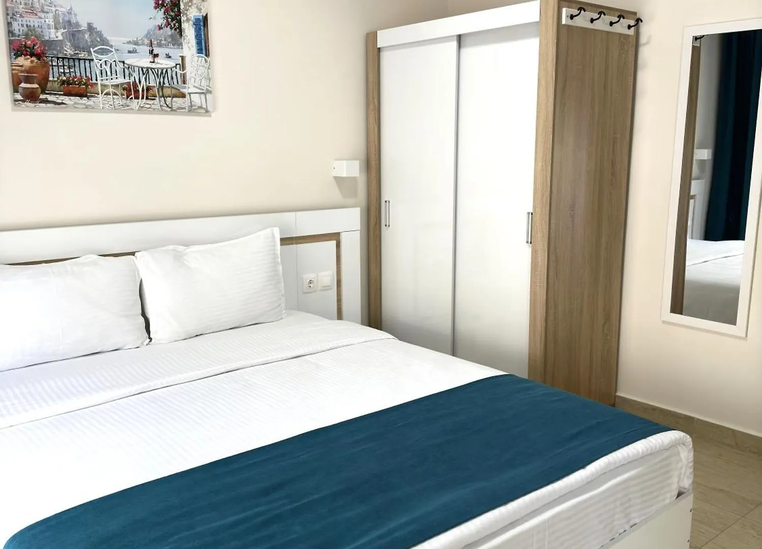 Navarino Luxe Suites Peraía